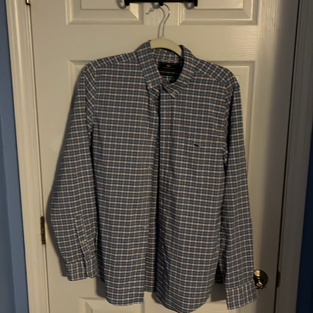 Vineyard Vines Performance medium button down shirt. - Picture 2 of 8